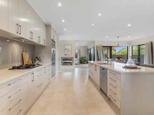 4 Lieshout Way, Pukekohe