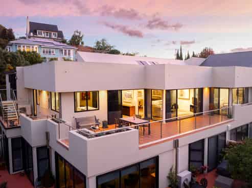 2/27 Shelbourne Street, Nelson City