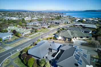 2/94 Harvey Street, Waipahihi