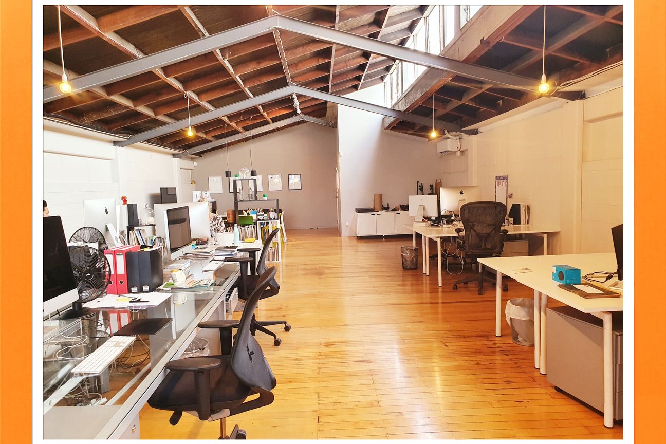 Character Office Showroom - Veel
