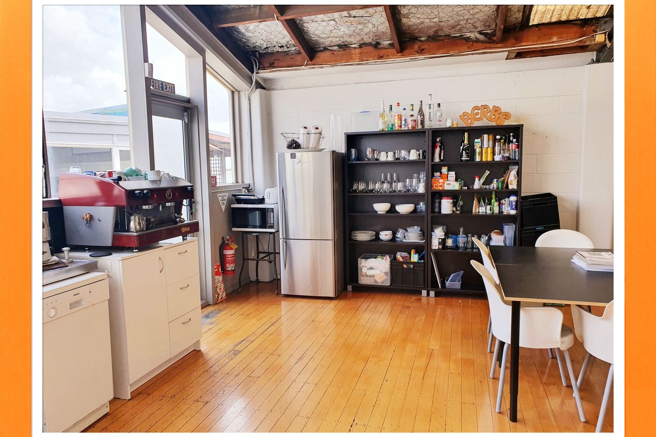 Character Office Showroom - Vaade 5