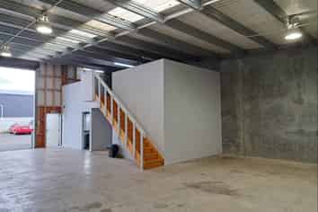 Modern, Sharp & Secure Warehouse/Workshop