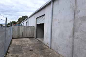 Modern, Sharp & Secure Warehouse/Workshop