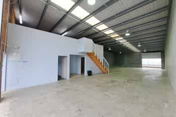 Modern, Sharp & Secure Warehouse/Workshop