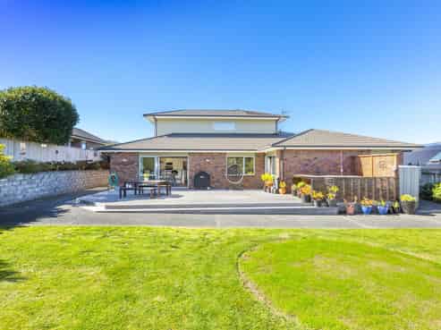 118 Kirton Drive, Riverstone Terraces