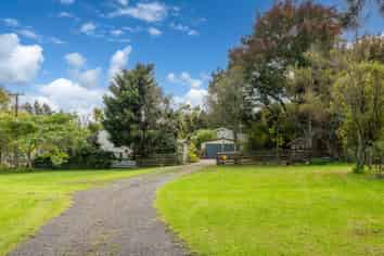 1021 Kahikatea Flat Road, Waitoki
