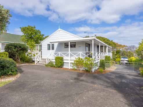 1309 Whangaparaoa Road, Army Bay