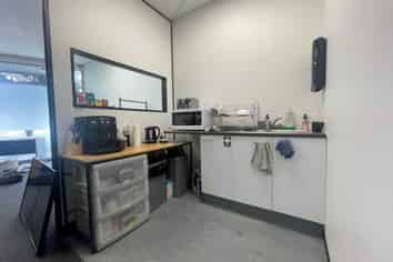 VERSATILE COMMERCIAL UNIT IN SILVERDALE
