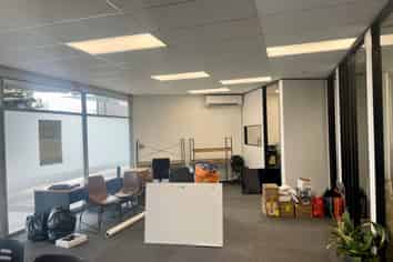 VERSATILE COMMERCIAL UNIT IN SILVERDALE
