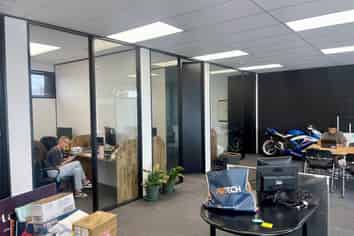 VERSATILE COMMERCIAL UNIT IN SILVERDALE
