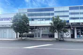 VERSATILE COMMERCIAL UNIT IN SILVERDALE
