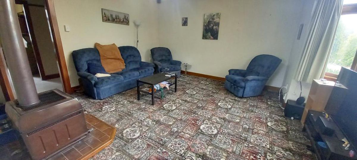Character Home With Plenty Of Garaging On 2939 m² - Mehr