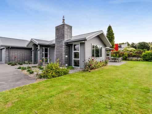 12E Takiroa Street, Urenui