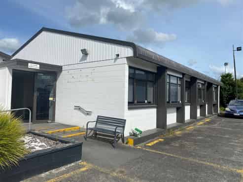 SURPLUS OFFICE CLOSE TO SH1C