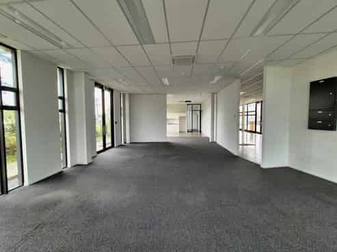 MODERN GROUND FLOOR OFFICE - Huapai/Kumeu