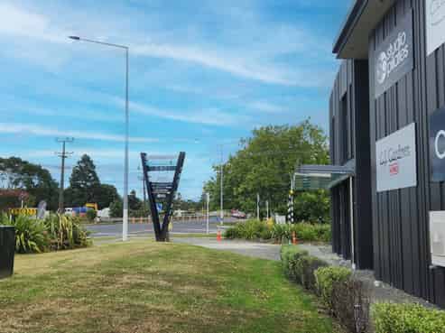 MODERN GROUND FLOOR OFFICE - Huapai/Kumeu