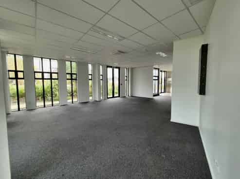 MODERN GROUND FLOOR OFFICE - Huapai/Kumeu