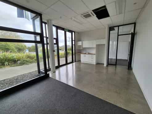 MODERN GROUND FLOOR OFFICE - Huapai/Kumeu