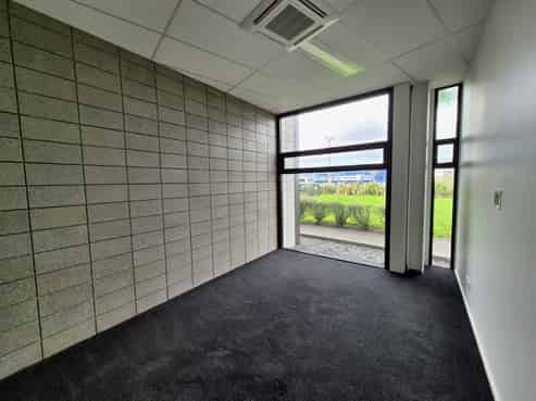 MODERN GROUND FLOOR OFFICE - Huapai/Kumeu