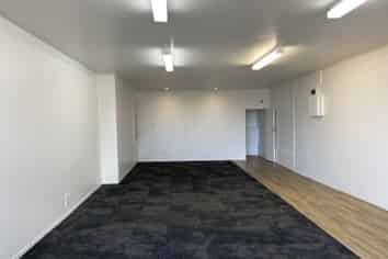 Well presented, excellent exposure - For Lease