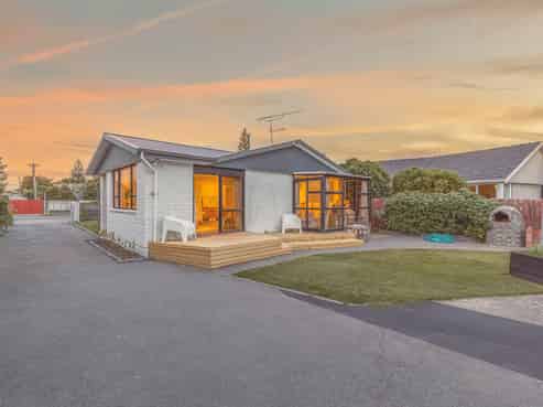 52 Rocking Horse Road, Southshore