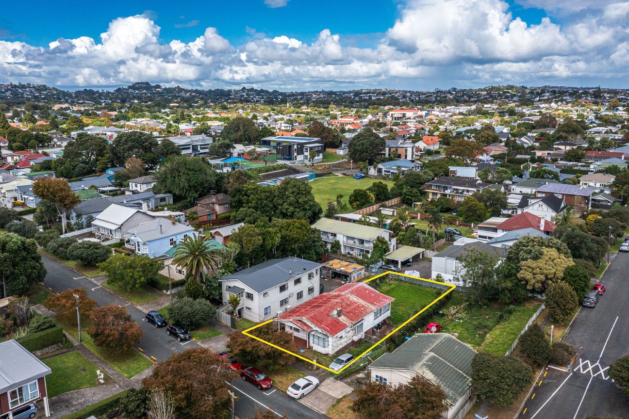 Renovate Now - Build a Second Home. Priced to Sell - Meer