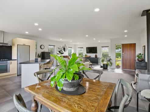 142 Wairau Road, Oakura
