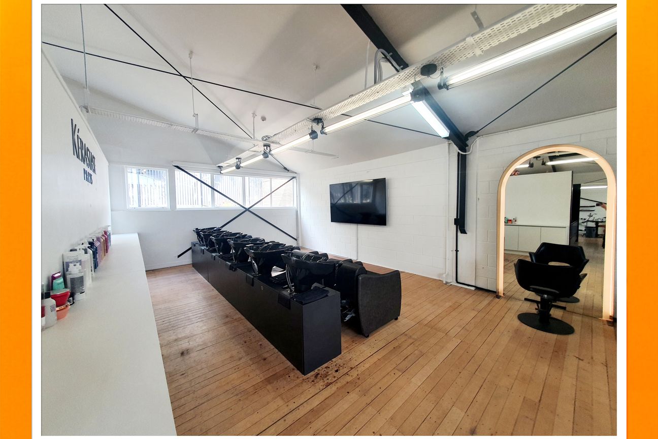 Fancy Office Showroom – pohled 4
