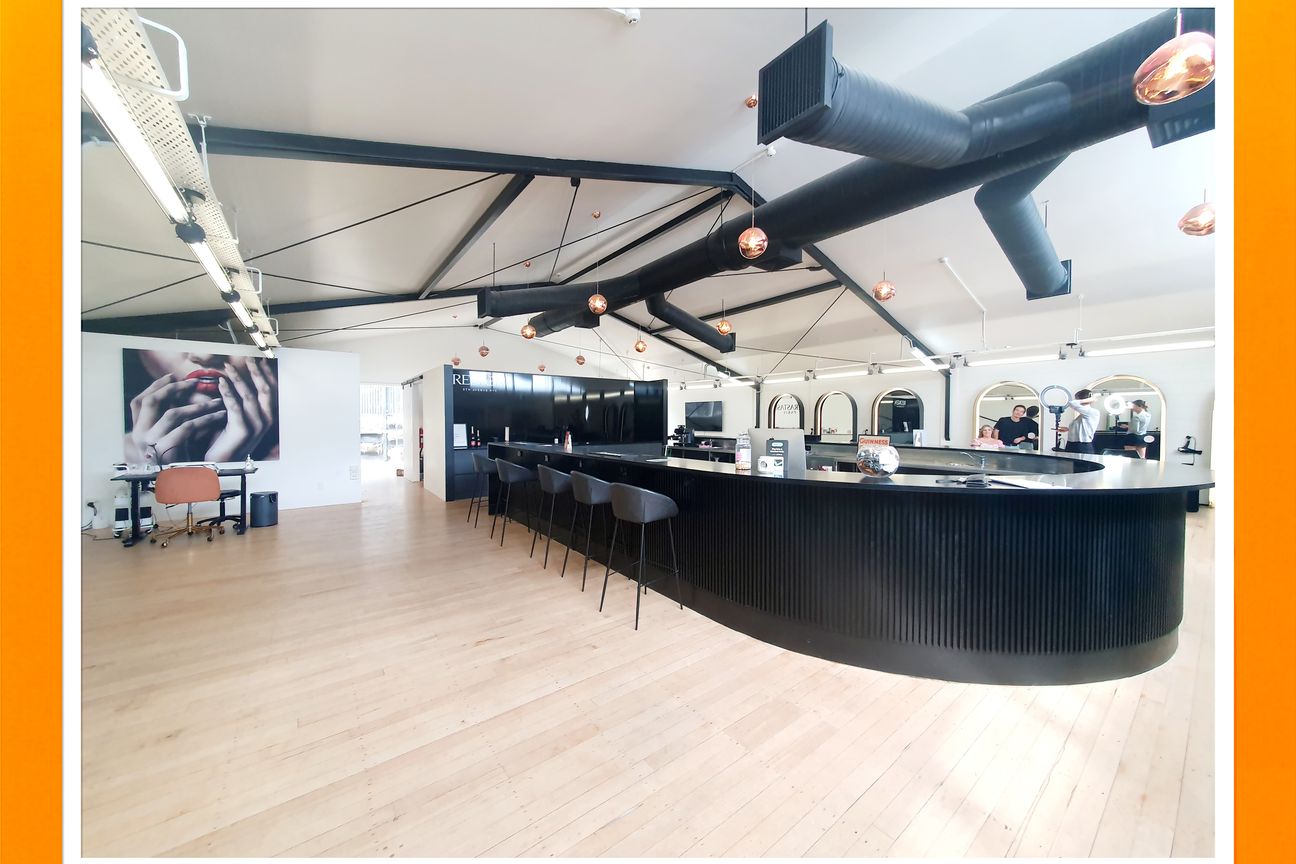 Fancy Office Showroom – pohled 2