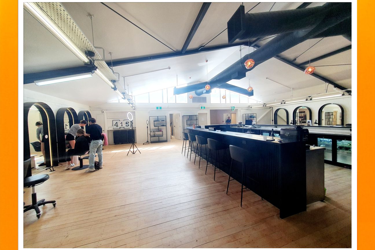 Fancy Office Showroom – pohled 5
