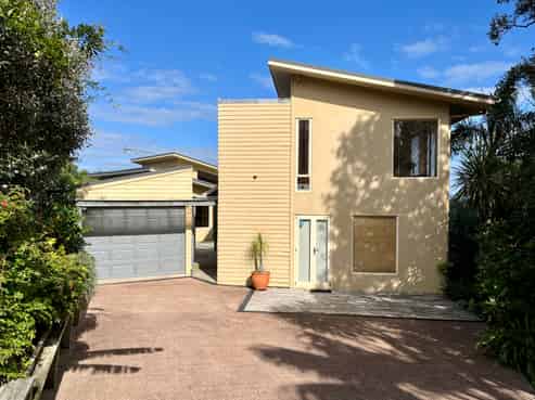 29 Kennedy Point Road, Surfdale