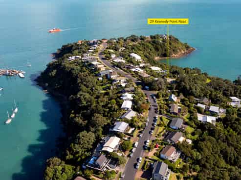 29 Kennedy Point Road, Surfdale