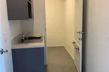 Good Sized Office, Showroom & Storage in Hornby