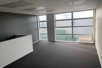 Good Sized Office, Showroom & Storage in Hornby