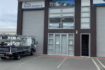 Good Sized Office, Showroom & Storage in Hornby