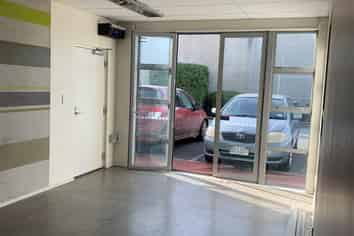 Good Sized Office, Showroom & Storage in Hornby