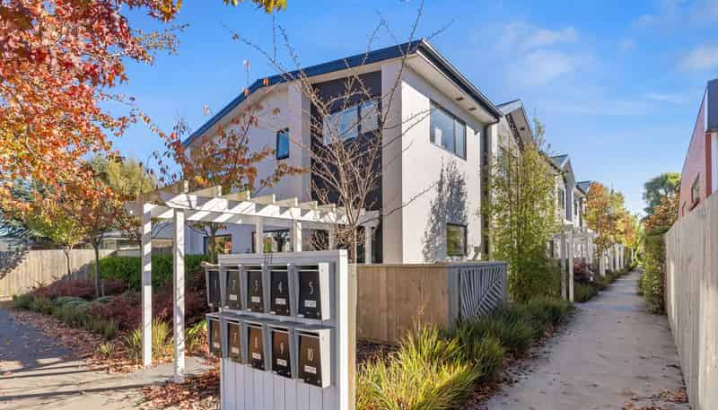 2/277 Armagh Street, Edgeware