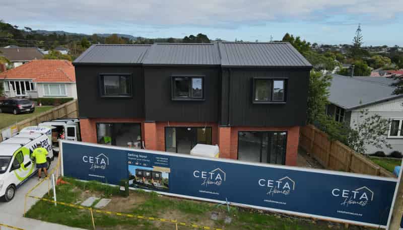 3/97  Atkinson Road , Titirangi