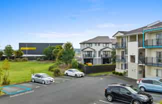 A14/71 Spencer Road, Oteha