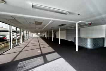 Huge New Lynn Office or Retail!