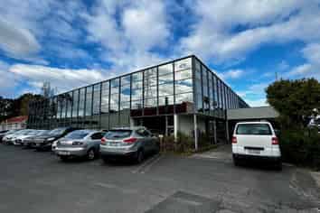 Huge New Lynn Office or Retail!