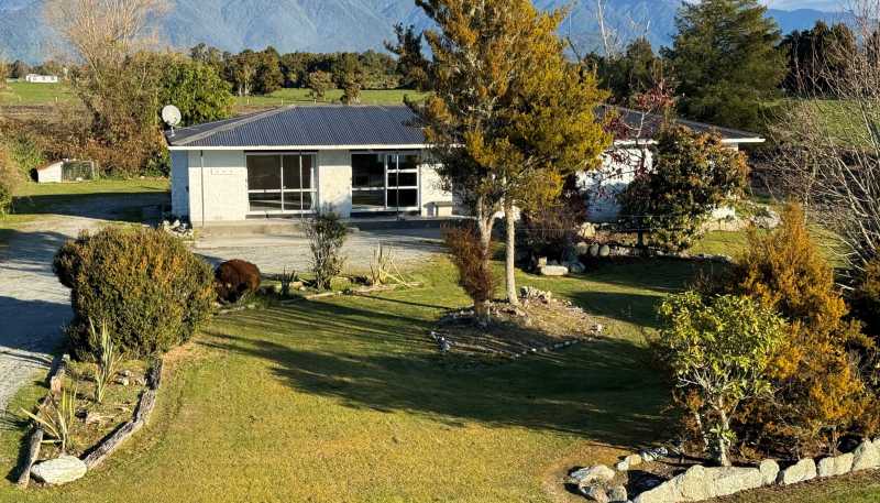 102 Whale Road , Whataroa