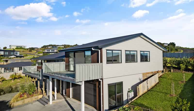 77 Stratford Drive, Cable Bay