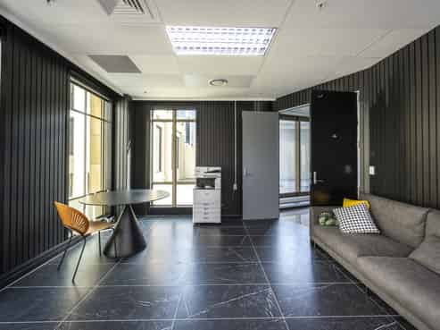 Price Drop! Chancery office with large courtyard