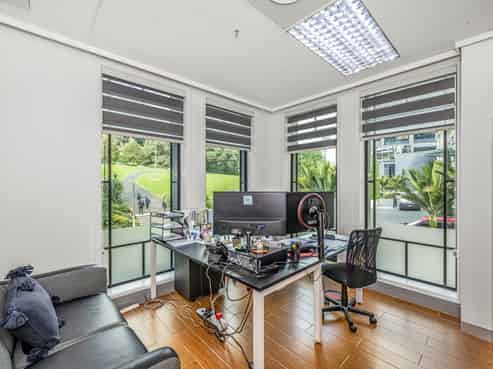 Price Drop! Chancery office with large courtyard