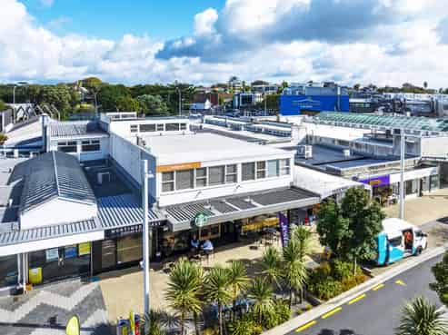 Freehold standalone with blue-chip anchor tenant