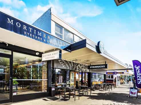 Freehold standalone with blue-chip anchor tenant