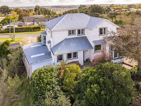 50 Shakespeare Road, Bastia Hill