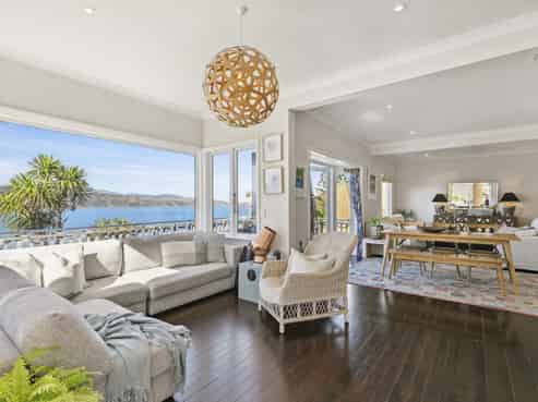 8 Nakora Road, Karaka Bays