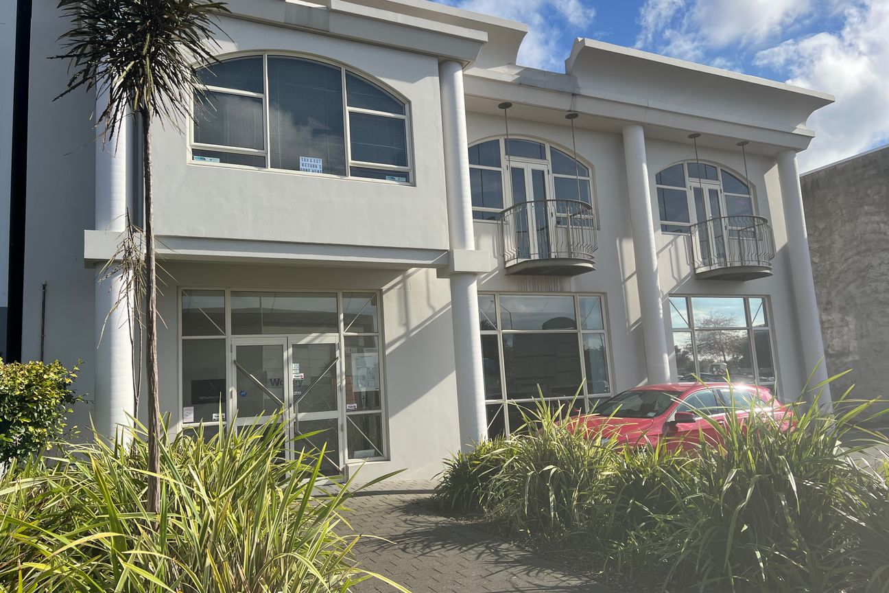 Tidy Office Space Next to Tower Junction – pohled 2